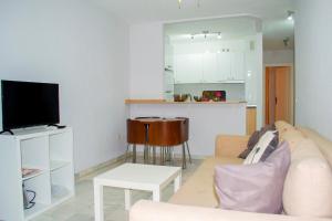 TV a/nebo společenská místnost v ubytování Oceanfront