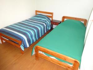 Ліжко або ліжка в номері Cabañas Parque Villarrica