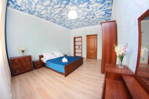 Postel nebo postele na pokoji v ubytování Razmestim в ЖК Айгерим