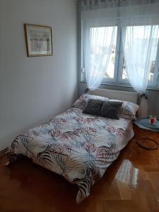 Posteľ alebo postele v izbe v ubytovaní Apartman Jelacic Vinkovci