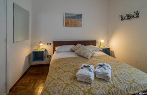A bed or beds in a room at El Nin Apartment with Terrace