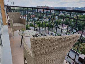 Un balcón o terraza en Wonderful penthouse in centr of Chisinau