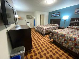 Postel nebo postele na pokoji v ubytování Lodge Inn Wrightstown - Fort Dix