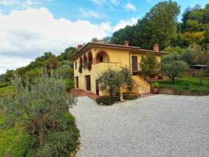 A garden outside La Casa Dei Nonni