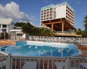 a large swimming pool in front of a building at Studio West-indies résidence Savane et Archipel in Le Gosier