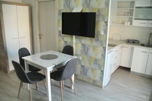 A kitchen or kitchenette at M Apartments, Kallikratia