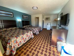 Lodge Inn Wrightstown - Fort Dix的电视和/或娱乐中心