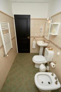 a bathroom with a sink and a toilet and a sink at Hosteria El Puma in El Chalten +40 photos