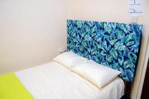Кровать или кровати в номере Tropical Breeze Vacation Home and Apartments