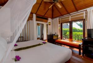 Rúm í herbergi á Elixir Resort Koh Yao Yai - SHA Plus