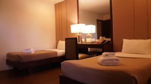 Letto o letti in una camera di Tacloban Plaza Hotel