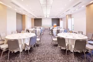 Konferenční prostory v ubytování HARRIS Hotel & Conventions Bundaran Satelit Surabaya + 37 fotografií