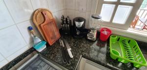 a kitchen counter with a sink and a cutting board at Casa de Campo Piscina Aquecida Atibaia in Atibaia