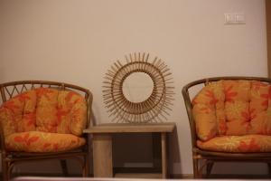 A seating area at Apartmany Fantagiro