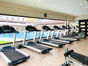 Fitness center at/o fitness facilities sa Bamboo Bay Condominium near UC Med & Chong Hua Hospital, CDU School, SM Mall, Ayala Mall and IT Park - studio condo unit