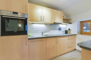Kuchyň nebo kuchyňský kout v ubytování Ferienwohnung Sommerwind