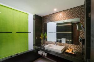 a bathroom with a sink and a bath tub at Citrus Waskaduwa in Kalutara