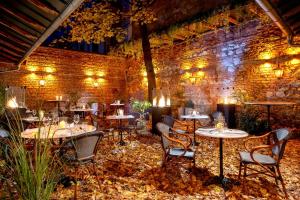 Reštaurácia alebo iné gastronomické zariadenie v ubytovaní Balthazar Design Hotel