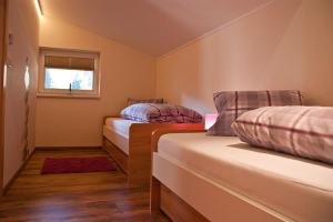 Posteľ alebo postele v izbe v ubytovaní Haus Anneliese