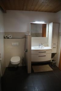 Łazienka w obiekcie Apart 83