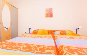Łóżko lub łóżka w pokoju w obiekcie Apartmani Andreas
