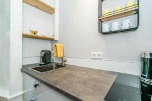 Kuchyň nebo kuchyňský kout v ubytování De Herberg Appartementen
