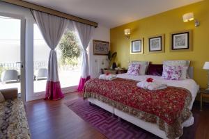 a bedroom with a large bed and a large window at Dazkarizeh73 in Ribeira Brava