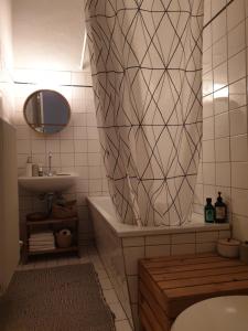 a bathroom with a sink and a toilet and a tub at Apartment center Friedrichshain in Berlin