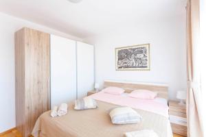 Postel nebo postele na pokoji v ubytování Apartments Dora
