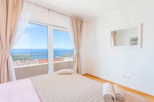Postel nebo postele na pokoji v ubytování Apartments Dora