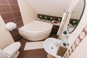 a small bathroom with a toilet and a sink at Atpūtas komplekss Lācītes in Ranka