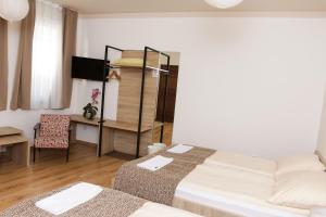 Letto o letti in una camera di Hotel Logavina 8 Garage Parking