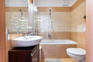 A bathroom at Matthias Home Midtown Budapest