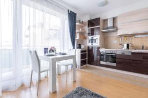 A kitchen or kitchenette at Matthias Home Midtown Budapest