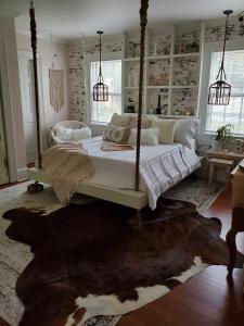 a bedroom with a canopy bed with a rug at Woodland Retreat - Wanderlust in Woodland