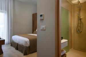 A bathroom at Minaret Suites and Apartments Még 37 kép