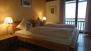 A bed or beds in a room at Landhäusl