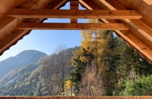 A general mountain view or a mountain view taken from Az apartmant