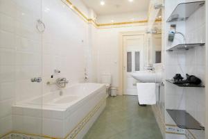 Fotografie z fotogalerie ubytování 2 Bedroom 2 Bathroom Canal Apartment v destinaci Amsterdam