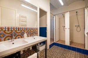 a bathroom with a sink and a shower at b42 - MODERNIST APARTMENT FOR LARGE GROUPS IN EIXAMPLE in Barcelona