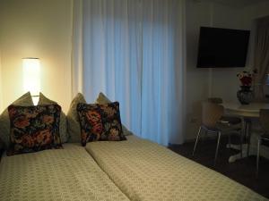 Ein Bett oder Betten in einem Zimmer der Unterkunft Bungalow Apartment FREE Parking & Self Check-in
