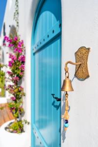 フィラにあるEvgenia Villas & Suites by Calm Collectionの青い扉 +123枚の写真