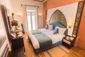 A bed or beds in a room at El Minzah Hotel