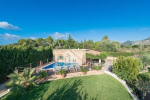 Bazén v ubytovaní Villa Can Pau, pool and garden close to the beach alebo v jeho blízkosti