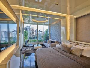Χώρος καθιστικού στο Sodeco Suites