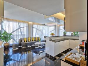 Η κουζίνα ή μικρή κουζίνα στο Sodeco Suites