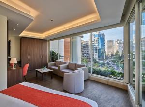 Postel nebo postele na pokoji v ubytování Sodeco Suites + 37 fotografií