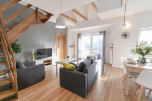 Posedenie v ubytovaní Apartamenty Na Szczycie z balkonem - Dream Apart