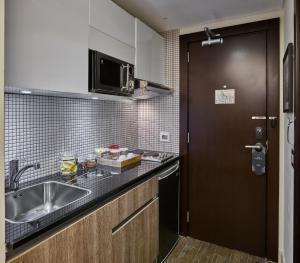 Η κουζίνα ή μικρή κουζίνα στο Sodeco Suites