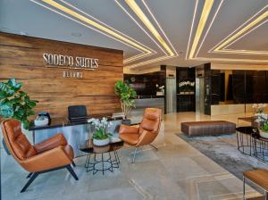Χώρος καθιστικού στο Sodeco Suites